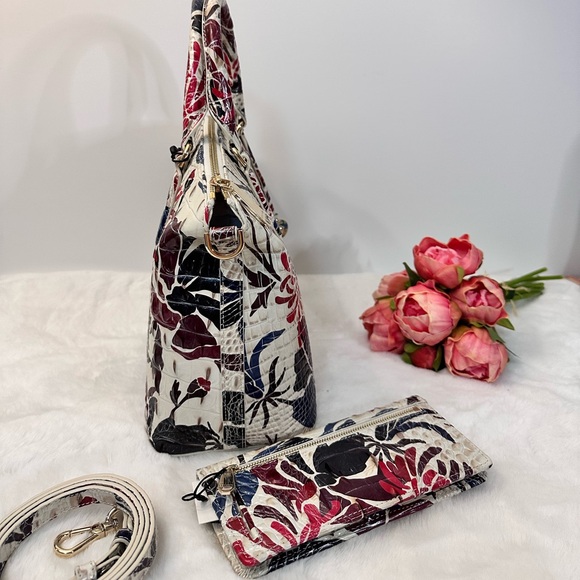 Brahmin medium duxbury and Ady wallet set in Extravaganza Melbourne - Picture 5 of 12